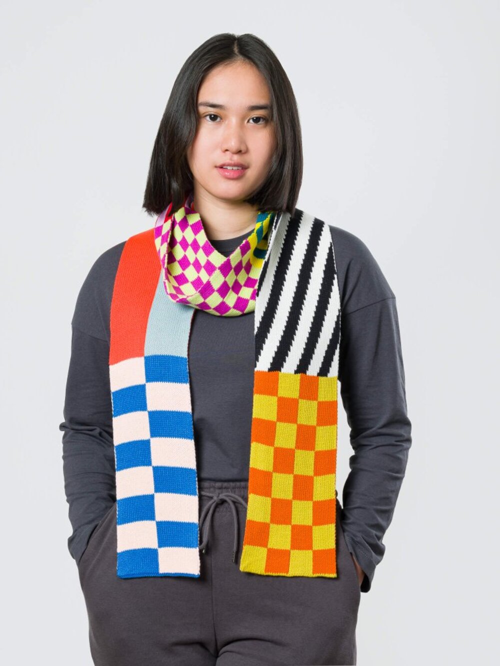 Verloop MOMA Pattern Patch Skinny Scarf - Picture 3 of 5